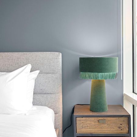 Placemakr Premier Sobro Нашвил Екстериор снимка A table lamp