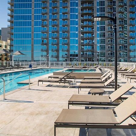 Placemakr Premier Sobro Нашвил Екстериор снимка The pool at the Ritz-Carlton, Downtown, Los Angeles
