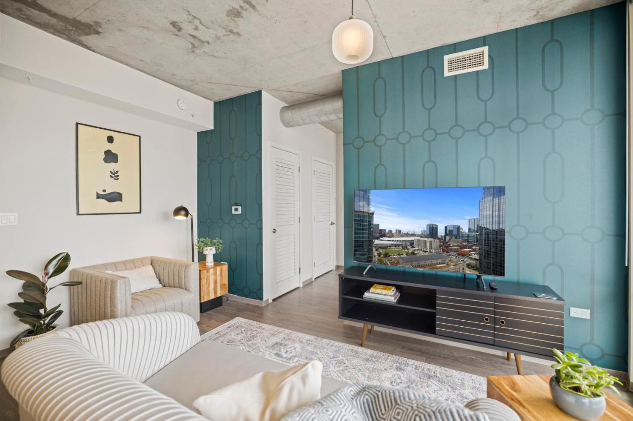 Placemakr Premier Sobro Нашвил Екстериор снимка A staged living room