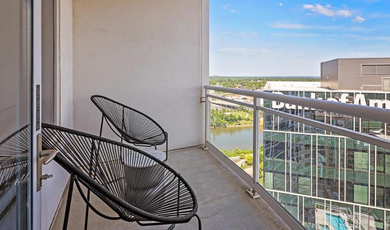Placemakr Premier Sobro Нашвил Екстериор снимка A balcony at the River District