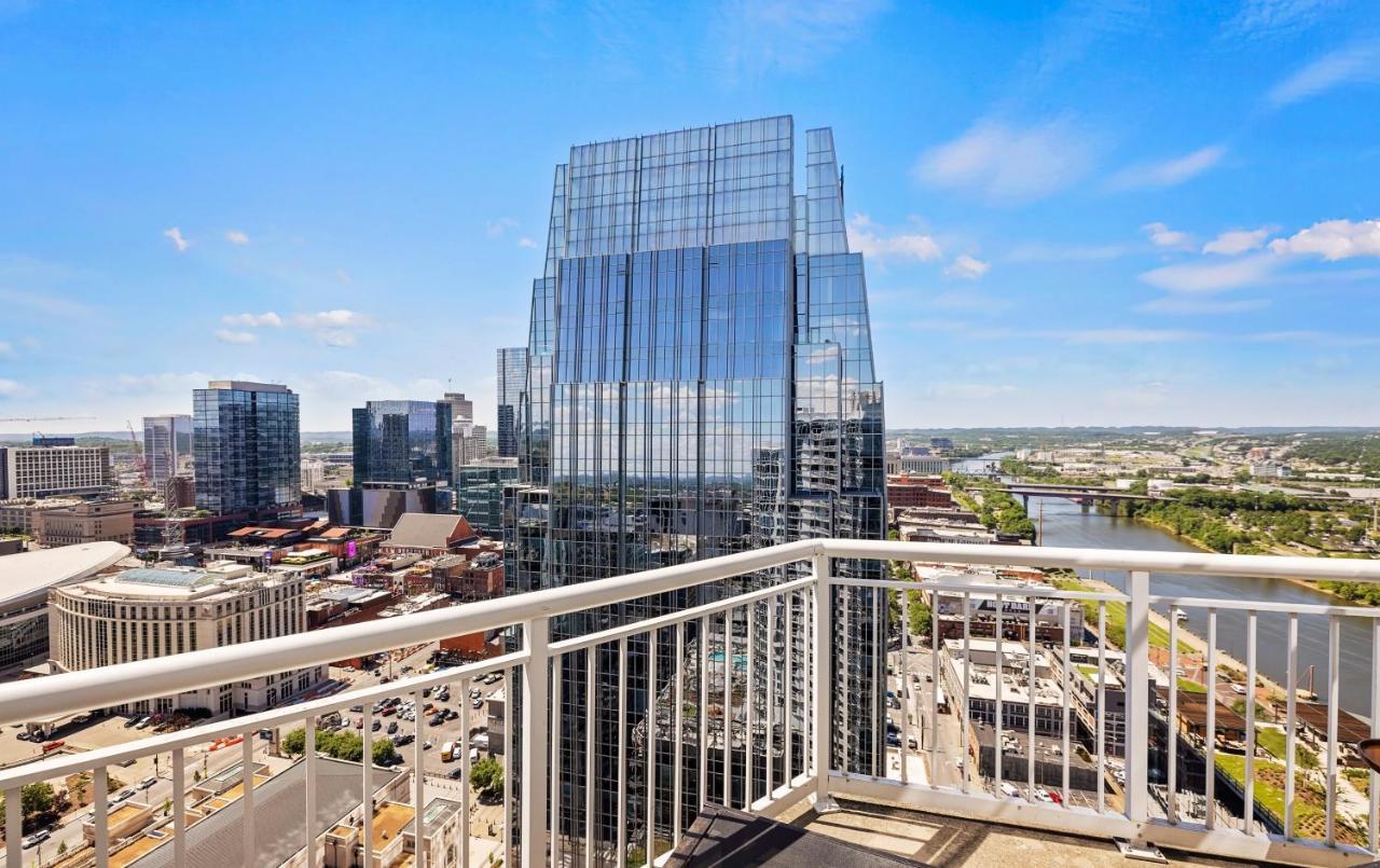 Placemakr Premier Sobro Нашвил Екстериор снимка The modern residential complex, One Riverfront Plaza, in 2015