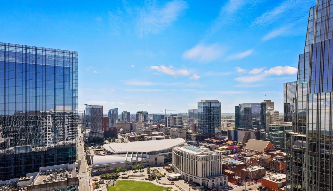 Placemakr Premier Sobro Нашвил Екстериор снимка View of the West End from the 2018-completed residential tower
